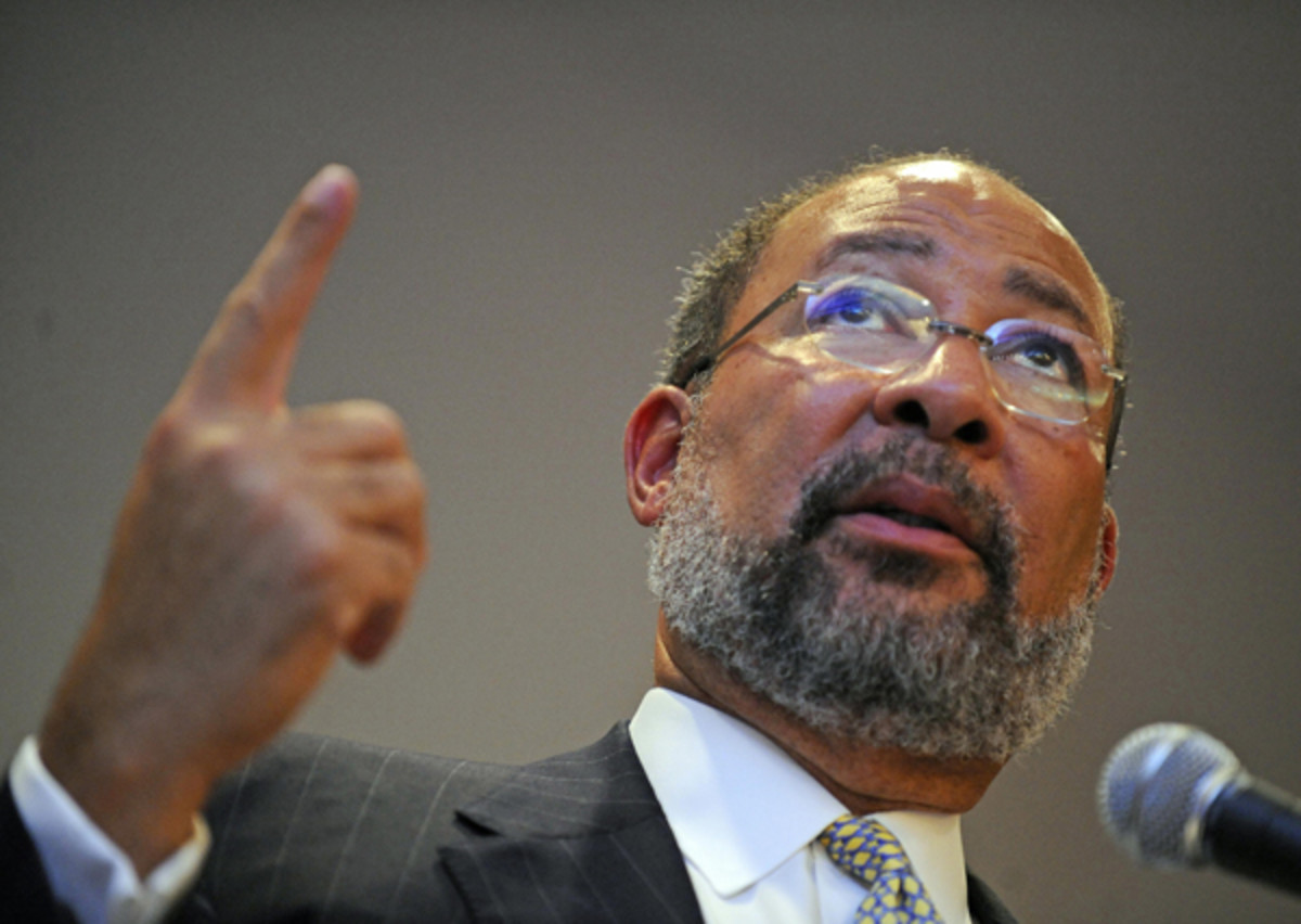 Dick Parsons will take over the Clippers on an interim basis. (Emmanuel Dunand/AFP/Getty Images)